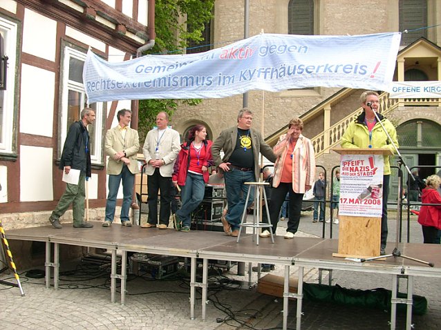 Bild: Demonstration gegen Neonazis