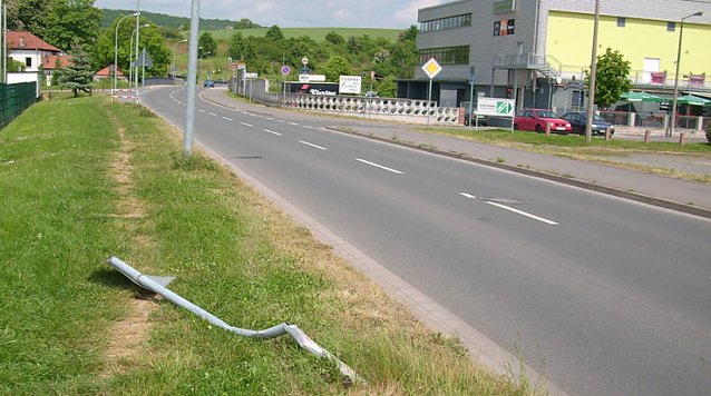 Bild: Kaputtes Vorfahrtszeichen