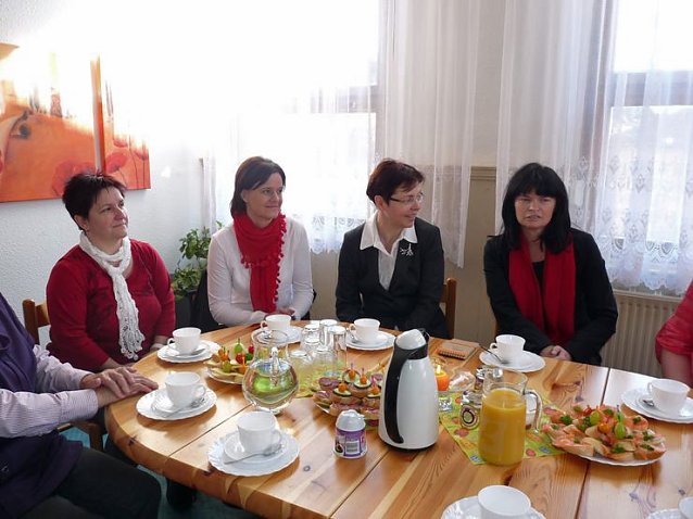 Bild: Sozialministerin besucht Frauenhaus