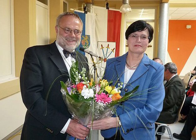 Bild: Regelschule &uuml;bergeben