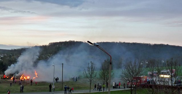 Bild: Osterfeuer vieler Orten