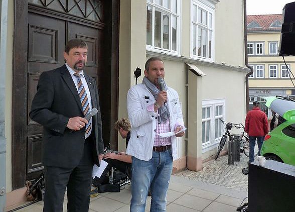 Bild: Verregneter Start
