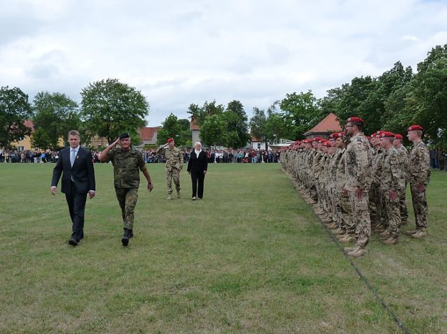 Bild: Soldaten verabschiedet
