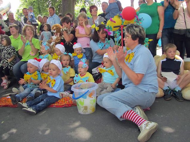 Bild: Partystimmung zum 20. Stra&szlig;enfest