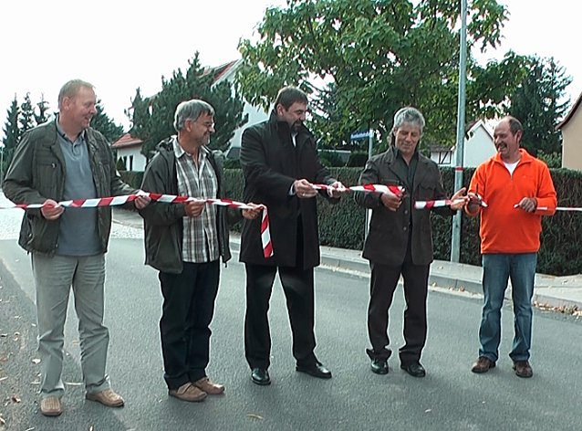 Bild: Br&uuml;cke &uuml;bergeben