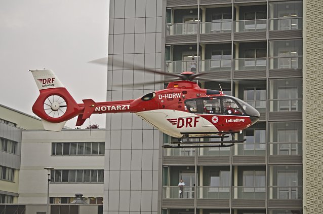 Bild: Christoph 37 beim Anflug am Nordh&auml;user Klinikum