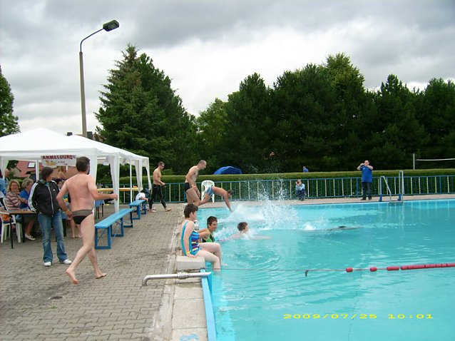 Bild: 24-h-Schwimmen im Freibad Gro&szlig;furra