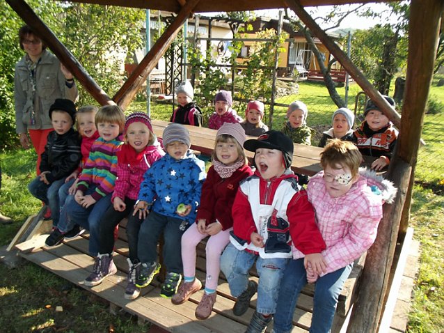 Bild: Neue Sitzgruppe f&uuml;r die Kinder