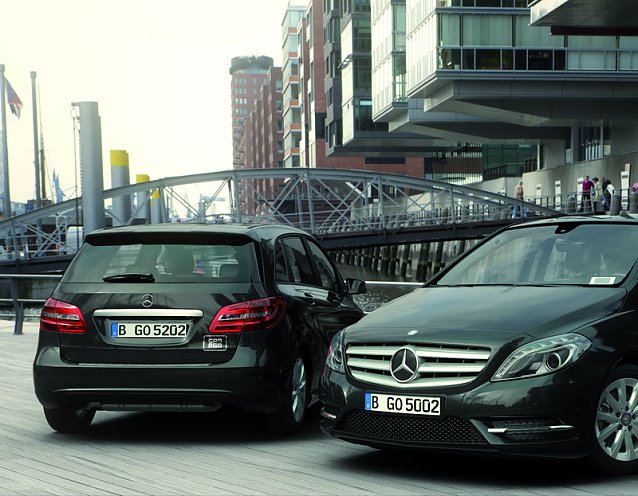 Bild:  Allzeit bereit und unbefristet mietbar: die schwarzen B-Klasse Mercedes Modelle der neuen Carshare-Aktion "car2go black".