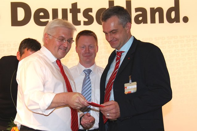 Bild: Steffen Lemme erh&auml;lt Parteibuch