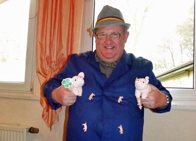 Bild: WB 4 lie&szlig; im Fasching die Sau raus