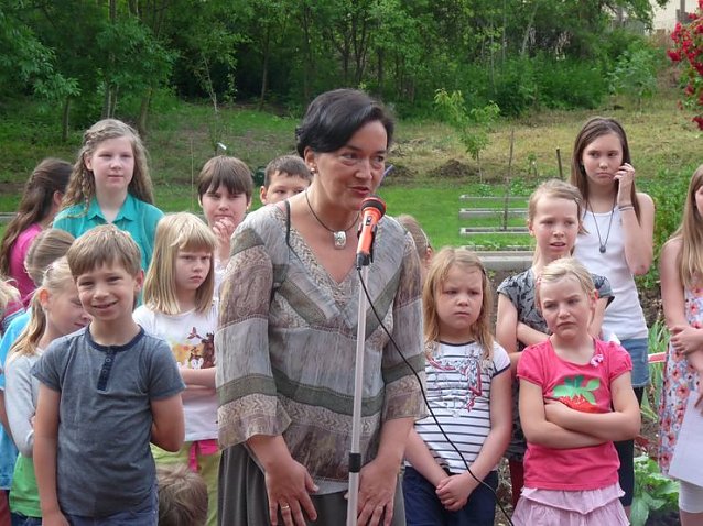 Bild: Schulgarten eingeweiht