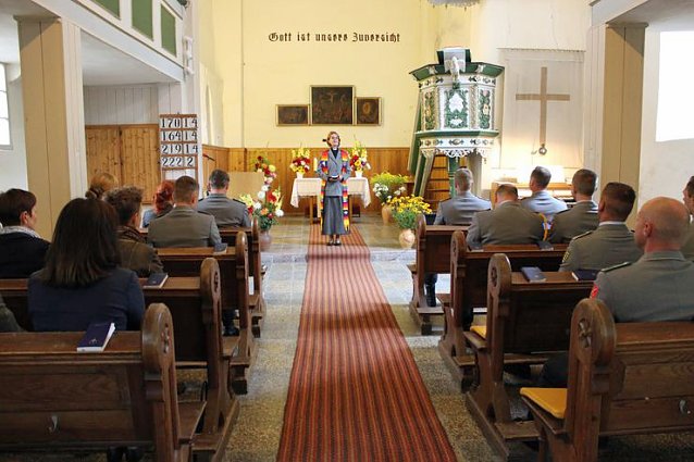 Bild: Mit Gottesdienst begonnen