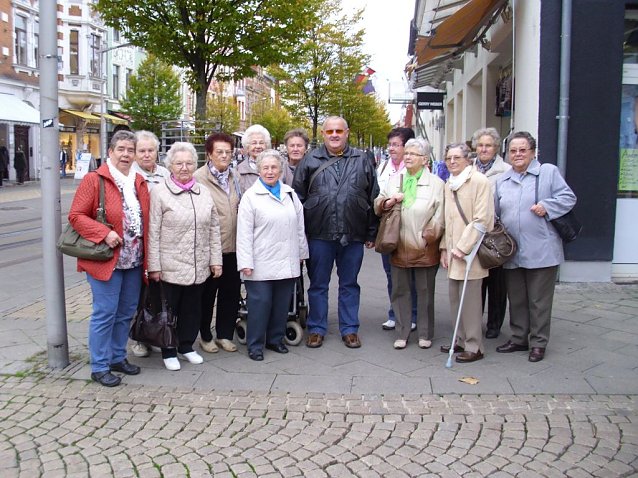 Bild: WB 4 auf Shoppingtour mit Fettbemme und Gurke
