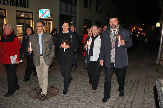 Bild: Friedensgebet und Kerzenmarsch