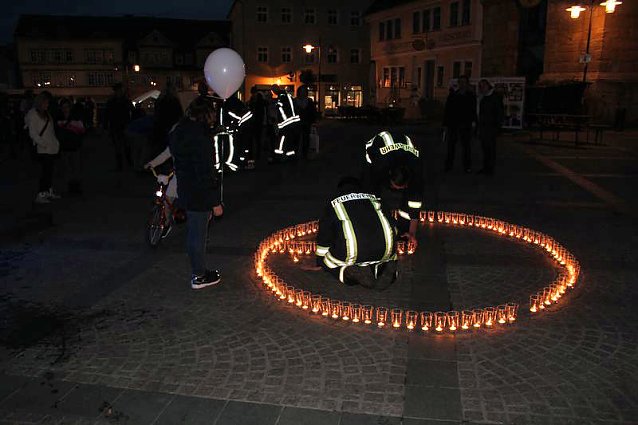 Bild: Friedensgebet und Kerzenmarsch
