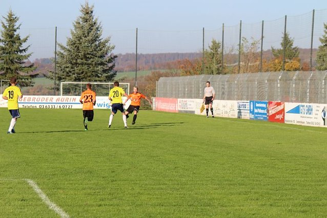 Bild: Zum Bahnhof geleitet