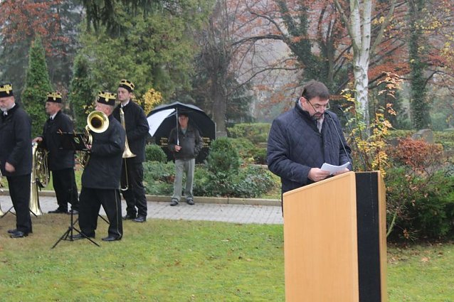 Bild: Opfer mahnen