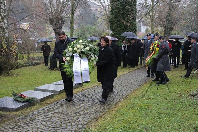 Bild: Opfer mahnen