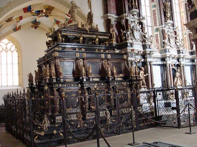 Bild: Wo liegt eigentlich Wallenstein begraben?
