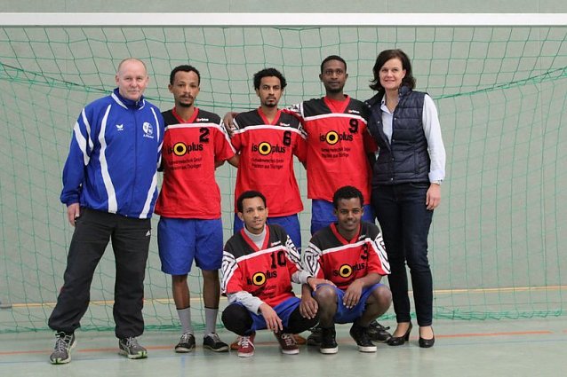 Bild: Freundschaftsspiel mit Asylbewerbern