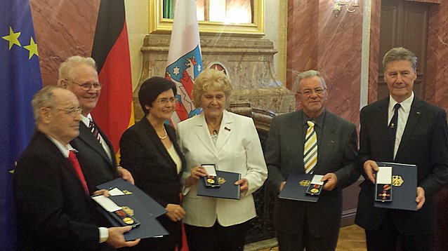 Bild: Verdienstmedaille des Verdienstordens f&uuml;r Waltraud Maletschek