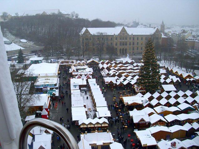 Bild: Gebrannte Mandeln, Gl&uuml;hwein und Riesenrad