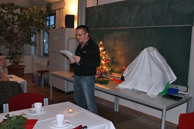 Bild: Weihnachtsmann kam mit Rentier