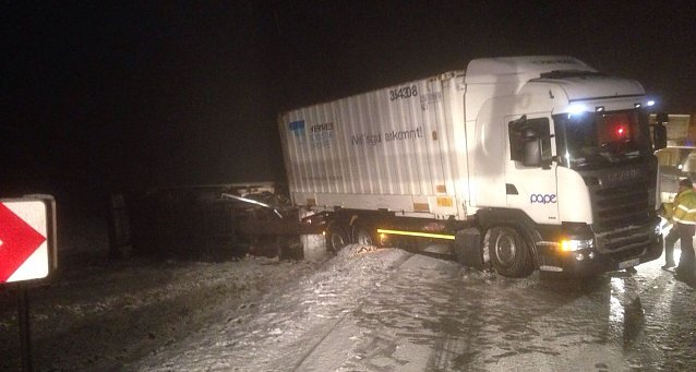 Bild: Auf glatter Fahrbahn...