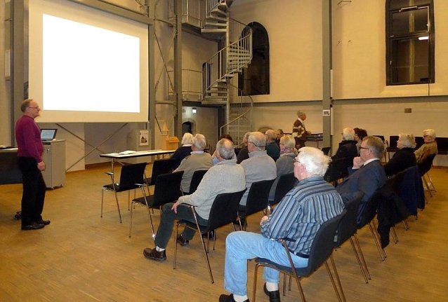 Bild: Mitgliederversammlung in der Cruciskirche