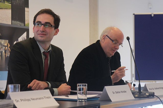 Bild: Der neue Leiter der KZ Gedenkst&auml;tte Mittelbau-Dora, Dr. Stefan H&ouml;rdler zusammen mit Prof. Dr. Volkhardt Knigge