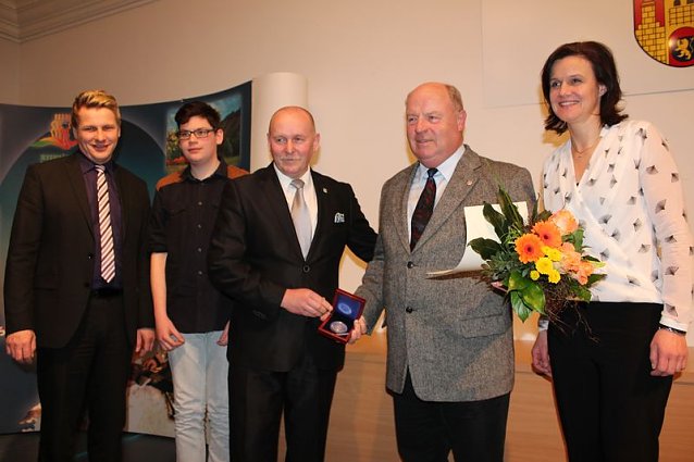 Bild: Ehrenmedaille in Gold verliehen