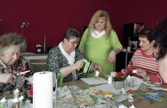 Bild: Dekoratives Osterbasteln im WB 4