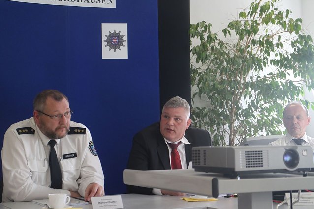 Bild: von links: Polizeidirektor Michael K&ouml;ster, der Leiter der Nordh&auml;user Kriminalpolizei Detlef Grabs und der Leiter der Abteilung Kriminalit&auml;tsbek&auml;mpfung Hauptkommissar Kramer berichteten &uuml;ber Erfolge und Schwerpunkte der Polizeiarbeit in Nordth&uuml;ringen