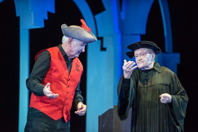 Bild: "Des Pudels Kern" am Nordh&auml;user Theater - Manfred Baumann als Mephisto geht den Teufelspakt mit Faust (Wolfgang Hartmann) ein
