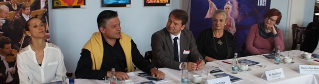 Bild: Neue Spielzeit vorgestellt: v.r. Jutta Ebnother, Markus L. Frank, Lars Tietje, Anja Eisner, Bianca Sue Henne