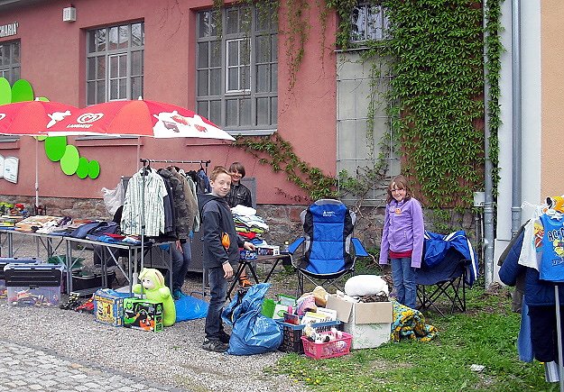Bild: Kindersachen- und � Kleiderb&ouml;rse zum Fliederfest