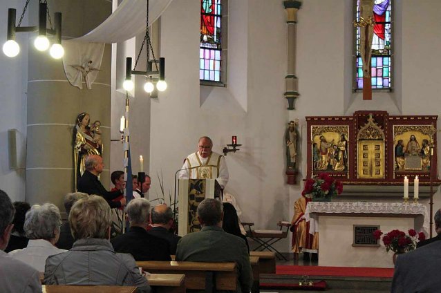 Bild: Lebendige Kirche - Vor 100 Jahren Namensweihe
