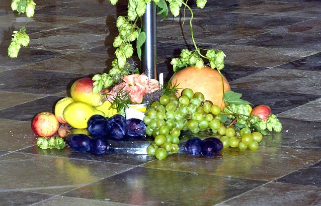 Bild: Abschied mit einem lachenden und einem weinendem Auge