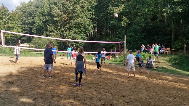 Bild: Interkulturelles Volleyballturnier auf dem Abenteuerspielplatz