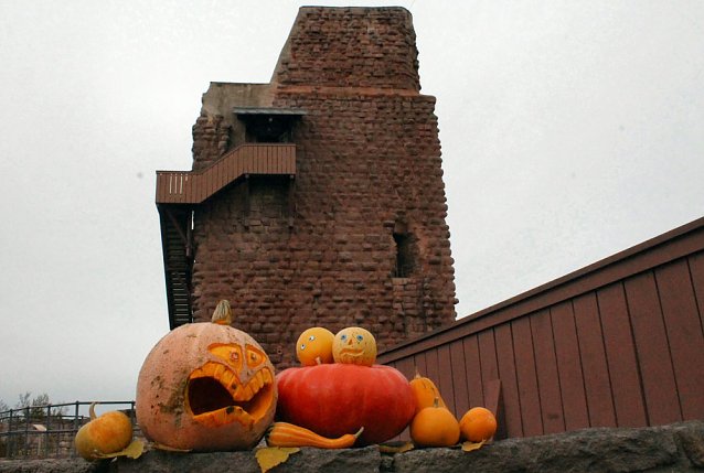 Bild: Halloween-Spektakel auf dem Kyffh&auml;user
