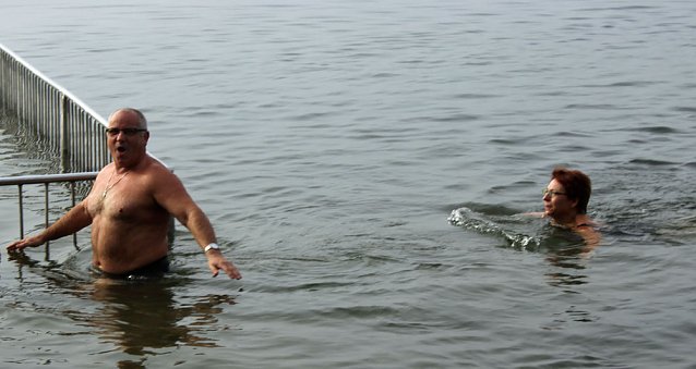 Bild: Brrr! Sehr k&uuml;hl beim Abbaden