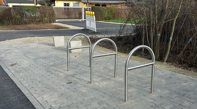 Bild: Massenwanderung auf dem Radweg