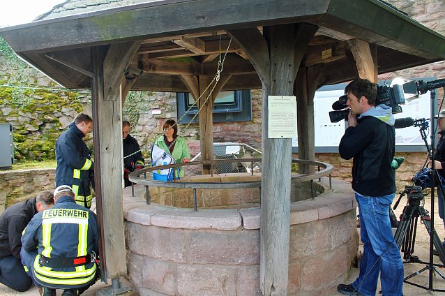 Bild: Arbeiten am tiefsten Burgbrunnen