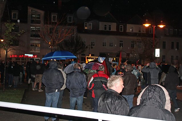 Bild: Demonstration und Gegendemonstration (1)
