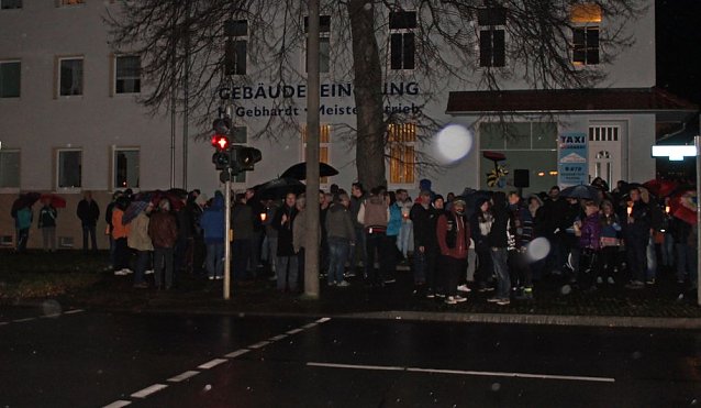Bild: Demonstration und Gegendemonstration (2)