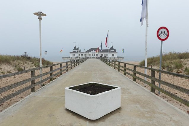 Bild: Out of the White - On the Beach