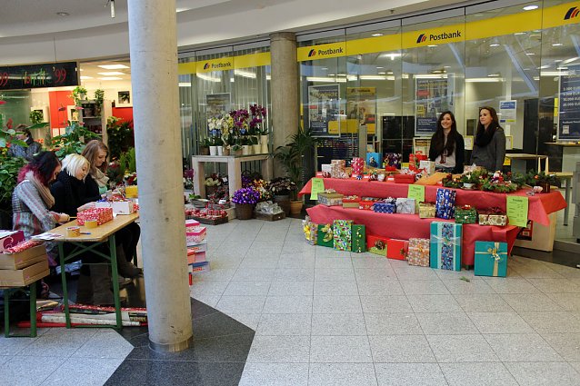 Bild: Projektarbeit in der Galerie fortgesetzt