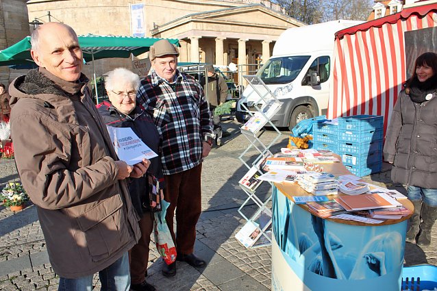 Bild: Infostand gegen h&auml;usliche Gewalt