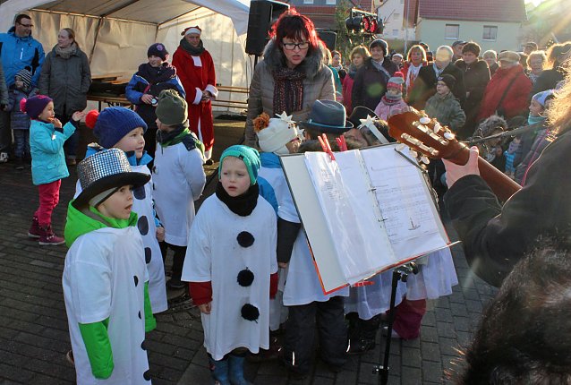 Bild: In Jecha kam der Nikolaus mit der Feuerwehr